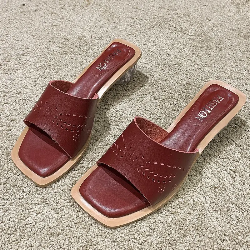 Ladies fashion and elegant open-toed slippers girls sandals female gladiator square high-heeled slippers versatile and durable
Ladies fashion and elegant open-toed slippers girls sandals female gladiator square high-heeled slippers versatile and durable
