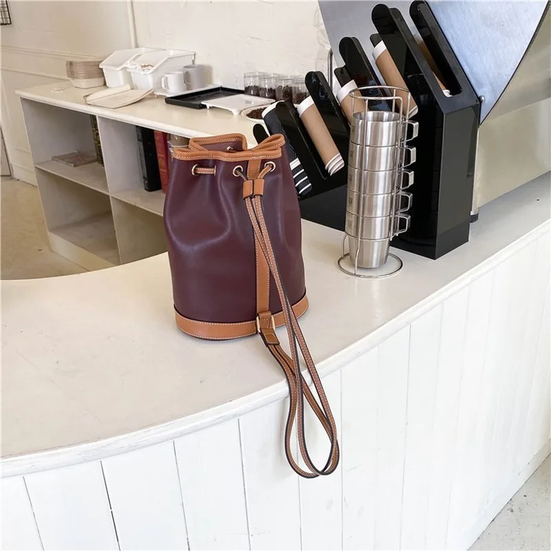 Korean Women's Bag New 2020 Fashion Ladies Cylinder Shoulder Bag Large Capacity Retro Drawstring Portable Bucket Bag Tide
Korean Women's Bag New 2020 Fashion Ladies Cylinder Shoulder Bag Large Capacity Retro Drawstring Portable Bucket Bag Tide