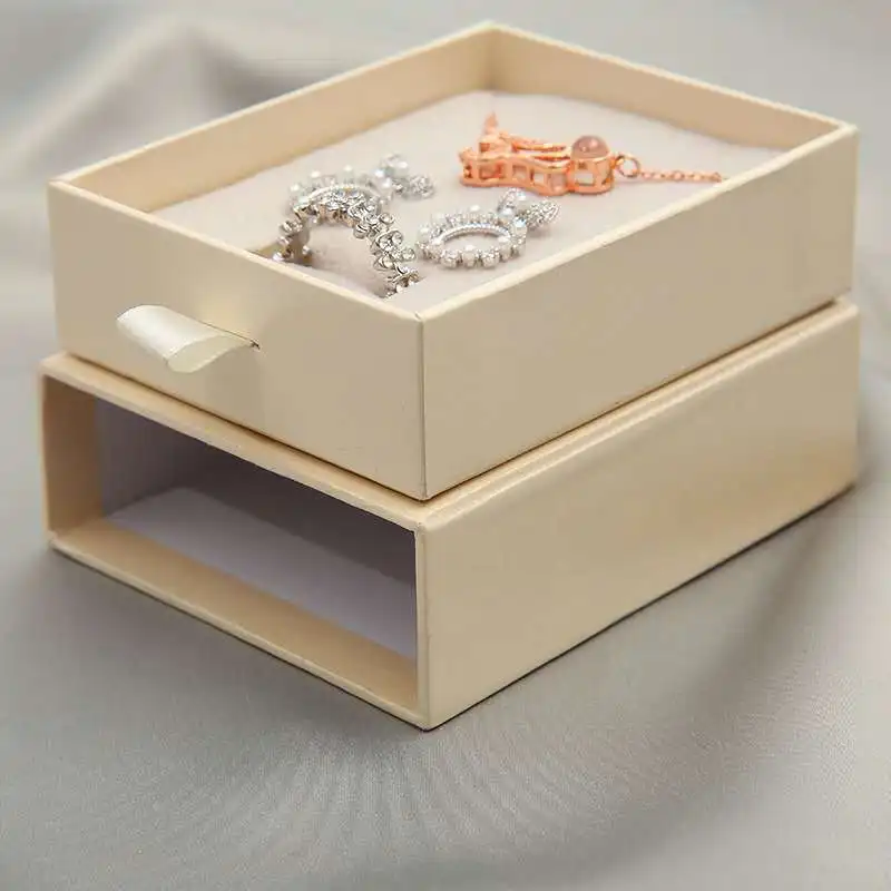 Custom Logo Multi Size Cute Square Packaging Box Wedding Party Favor Supplies Handmade Soap Chocolate Candy Storage Carton Jewel
Custom Logo Multi Size Cute Square Packaging Box Wedding Party Favor Supplies Handmade Soap Chocolate Candy Storage Carton Jewel