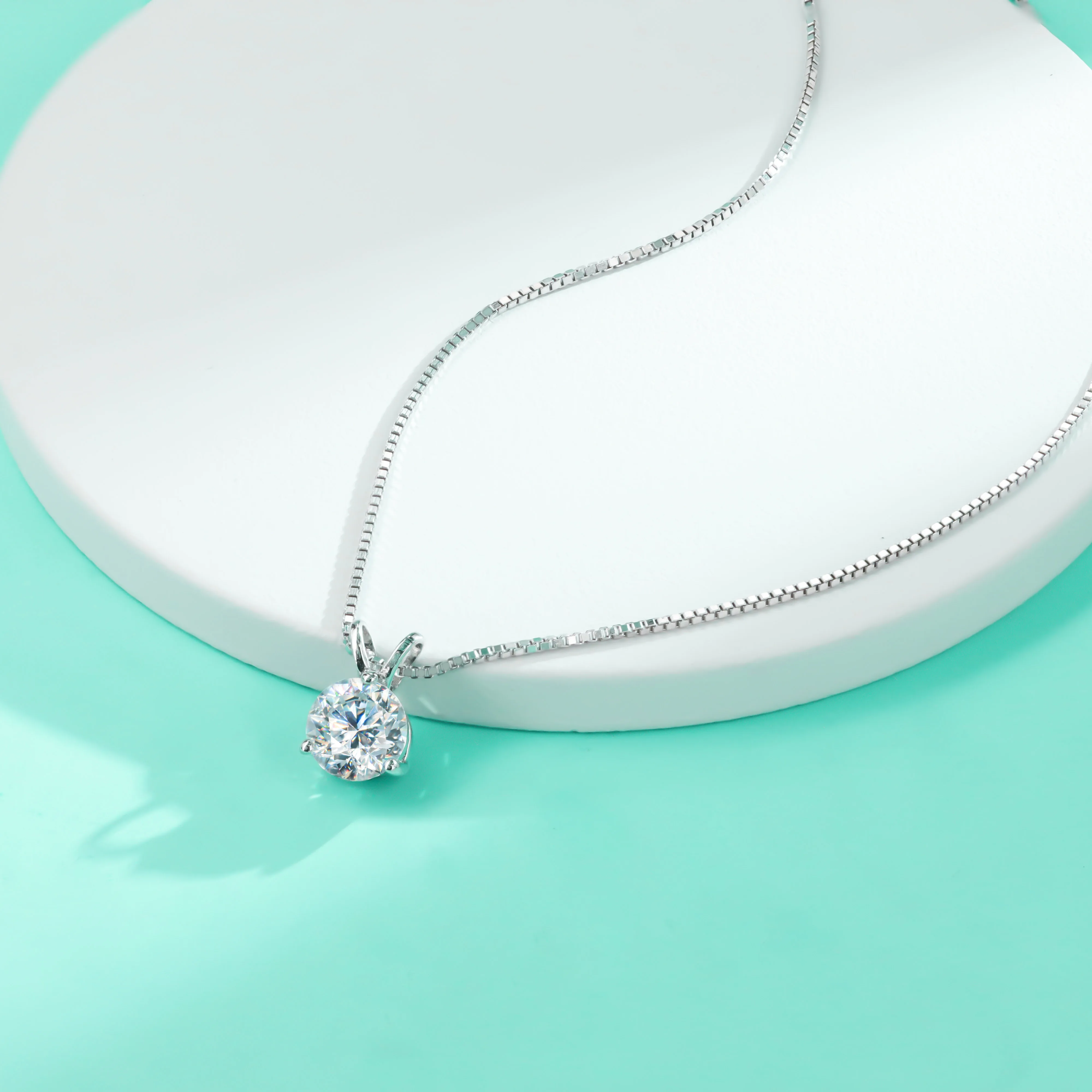 Anu VVS1 D Color 1ct Moissanite Diamond 18K Gold Plated Three Claw Pendant Anniversary Gift Necklaces Wholesale
Anu VVS1 D Color 1ct Moissanite Diamond 18K Gold Plated Three Claw Pendant Anniversary Gift Necklaces Wholesale