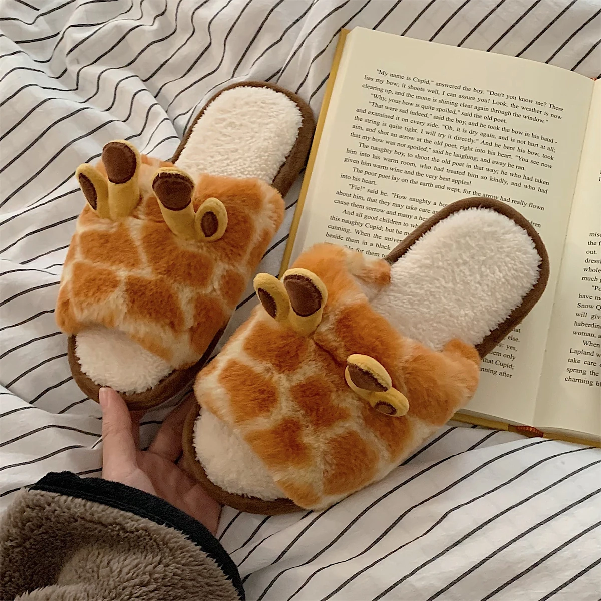 Cute Animal Slipper For Women Girls Fashion Kawaii Fluffy Winter Warm Slippers Woman Cartoon Giraffe House Slippers Funny Shoes
Cute Animal Slipper For Women Girls Fashion Kawaii Fluffy Winter Warm Slippers Woman Cartoon Giraffe House Slippers Funny Shoes