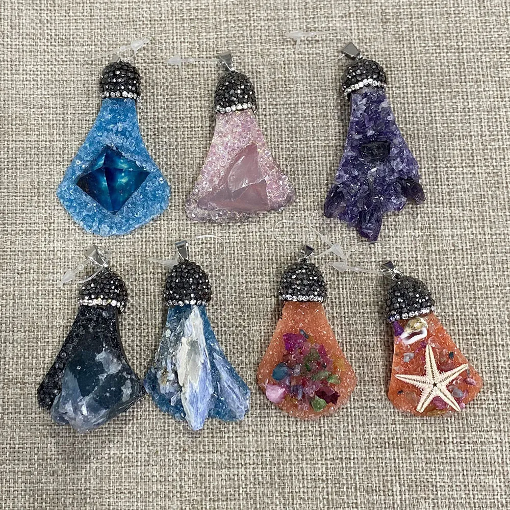 1pcs/package Color Resin Crystal Pendant Irregular Shape Inlaid Amethyst Natural Gravel Necklace Decoration Pendant DIY Jewelry
1pcs/package Color Resin Crystal Pendant Irregular Shape Inlaid Amethyst Natural Gravel Necklace Decoration Pendant DIY Jewelry