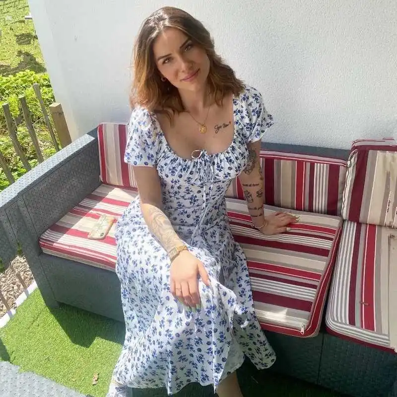 2021 New Fashion White Elegant Ladies Backless Puff Sleeve Long Dresses
2021 New Fashion White Elegant Ladies Backless Puff Sleeve Long Dresses