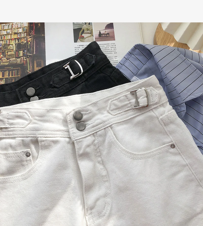 Two-button high-waisted A-line denim with trousers and raw edges Korean style solid color wide-leg shorts in early spring
Two-button high-waisted A-line denim with trousers and raw edges Korean style solid color wide-leg shorts in early spring