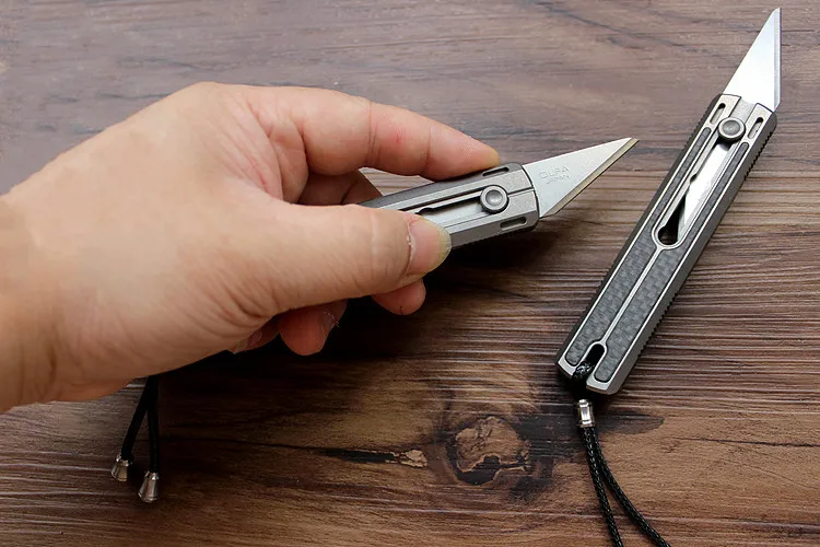 EDC Three Generations One Titanium Alloy Knife Gentleman Wallpaper Knife EDC Out Of The Box Knife
EDC Three Generations One Titanium Alloy Knife Gentleman Wallpaper Knife EDC Out Of The Box Knife