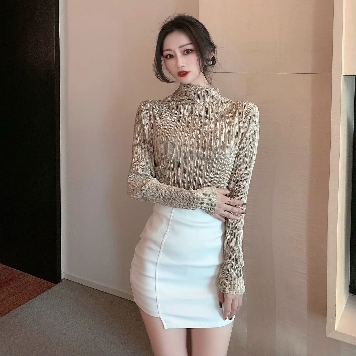 Western style semi-high neck velvet bottoming shirt autumn and winter new slim slim long sleeve t-shirt inner coat women tide
Western style semi-high neck velvet bottoming shirt autumn and winter new slim slim long sleeve t-shirt inner coat women tide