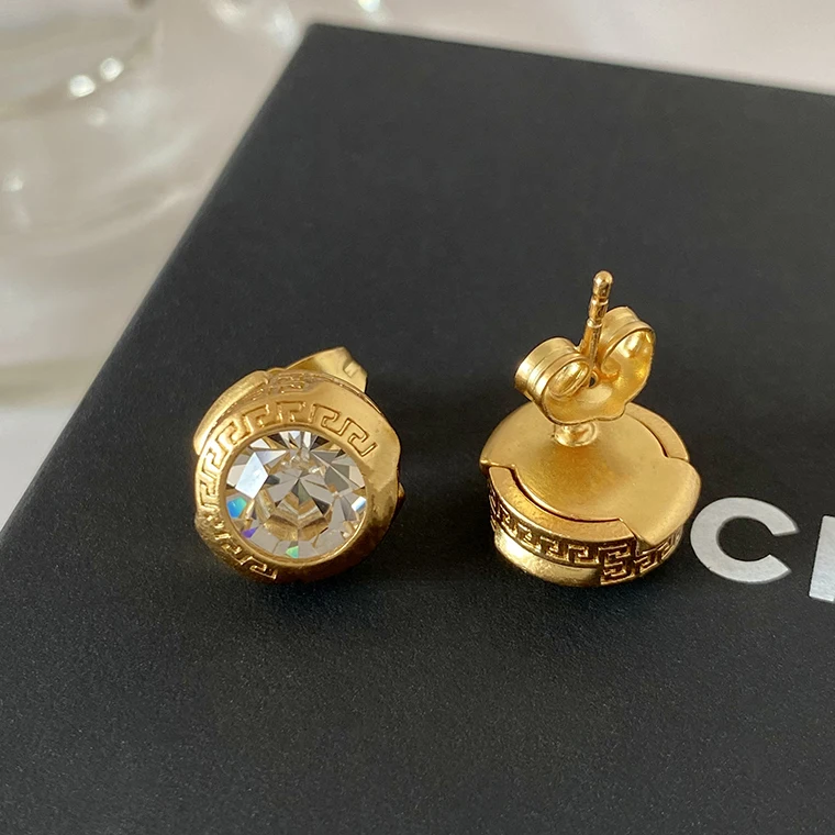 Маленькие серьги-гвоздики с бриллиантами в стиле ретро | Украшения и аксессуары