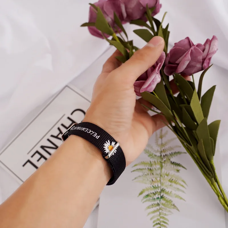 New Hot Sale Ins Style Daisy Couple Strap Bracelet Fashion Daisy Couple Jewelry Wristband Strap Bracelet For Unisex 2021
New Hot Sale Ins Style Daisy Couple Strap Bracelet Fashion Daisy Couple Jewelry Wristband Strap Bracelet For Unisex 2021