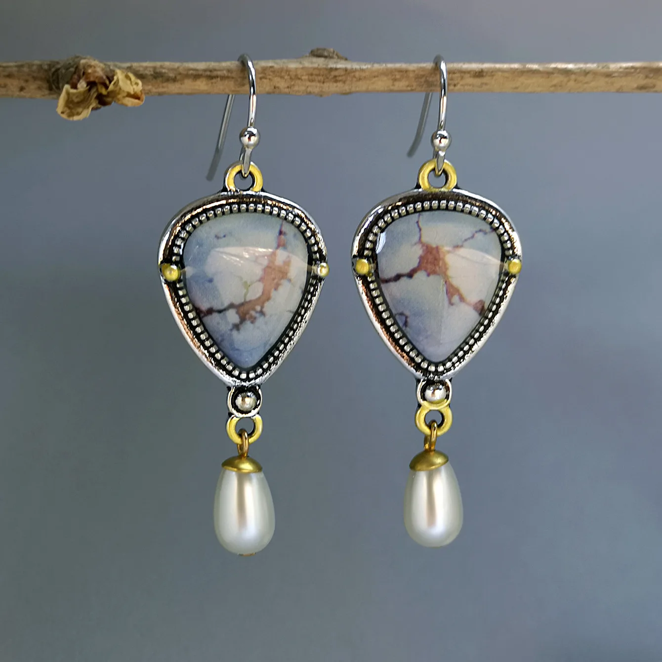 Elegant Hanging Pearl Drop-Shaped Lavender Turquoise Earrings Boho Opal Earrings European and American Women's Jewelry
Elegant Hanging Pearl Drop-Shaped Lavender Turquoise Earrings Boho Opal Earrings European and American Women's Jewelry