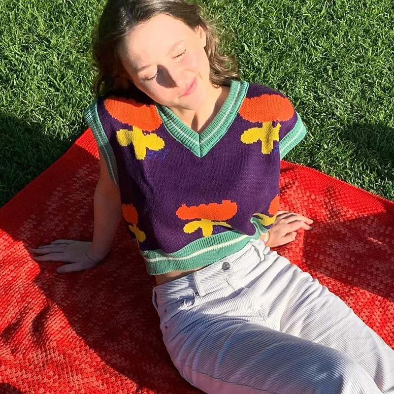 2021 Fashion Floral Print Knitted Sweater Vest for Women Preppy Style Y2K Vintage Patchwork Striped Knitwear
2021 Fashion Floral Print Knitted Sweater Vest for Women Preppy Style Y2K Vintage Patchwork Striped Knitwear