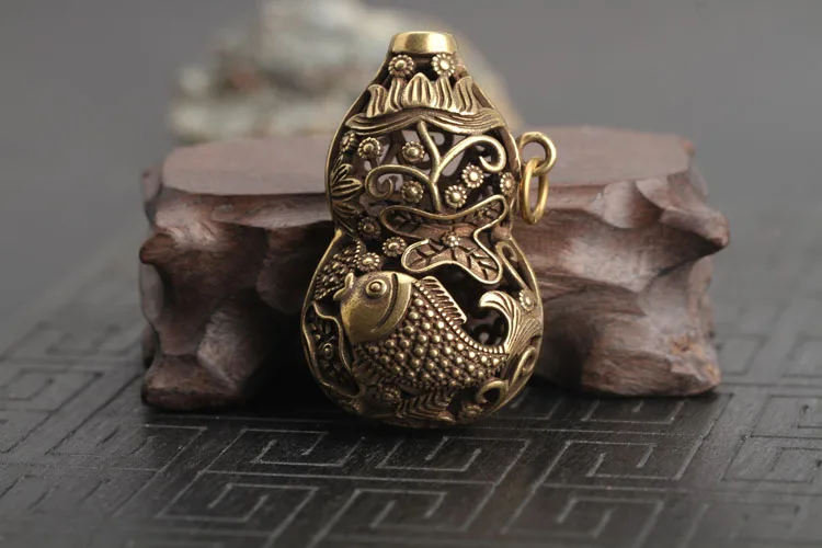 Pure copper hollowed out gourd pendant automobile hanging ornament handicraft collection
Pure copper hollowed out gourd pendant automobile hanging ornament handicraft collection