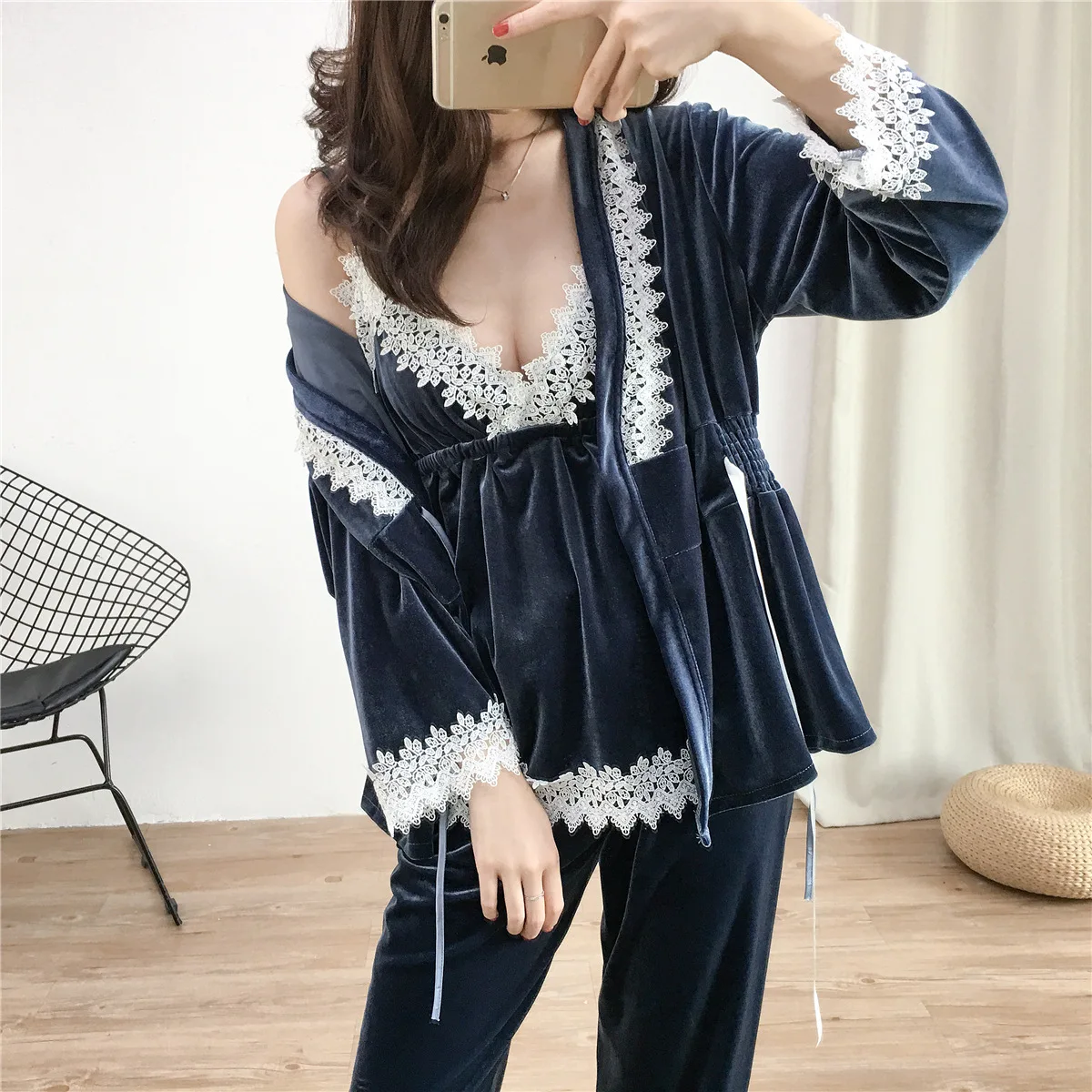 Autumn Winter Women Pajamas Sleepwear Sexy Lace Trim Velvet Nightwear Pijamas Suit Loose Casual Home Clothes Pyjama Pour Femme
Autumn Winter Women Pajamas Sleepwear Sexy Lace Trim Velvet Nightwear Pijamas Suit Loose Casual Home Clothes Pyjama Pour Femme