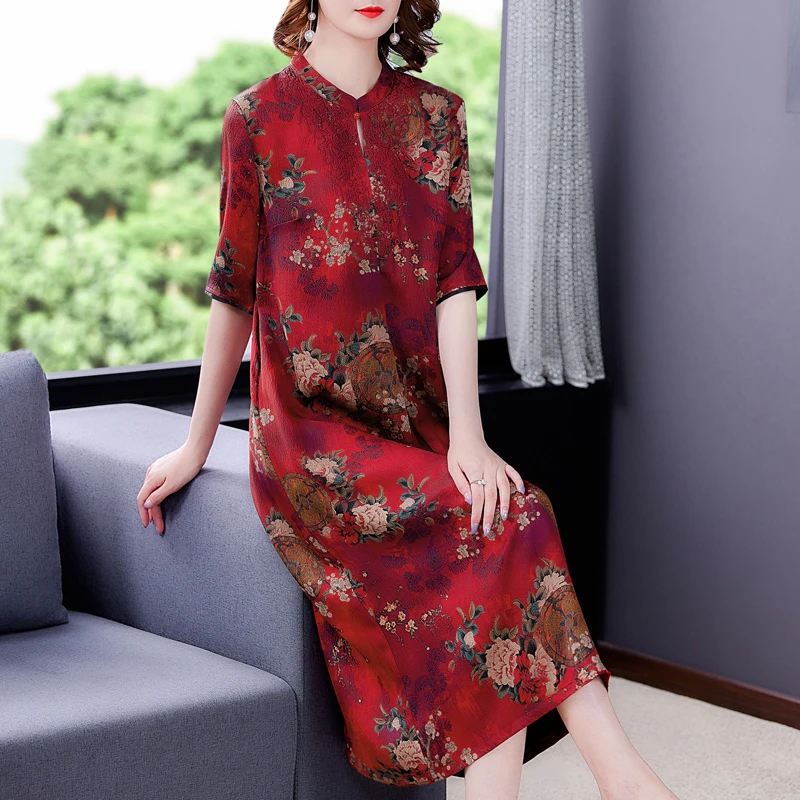 2021 New Silk Dress Embroidered Improved Cheongsam Mid-length Korean Printed Short Sleeve Comfortable Woman Dress
2021 New Silk Dress Embroidered Improved Cheongsam Mid-length Korean Printed Short Sleeve Comfortable Woman Dress