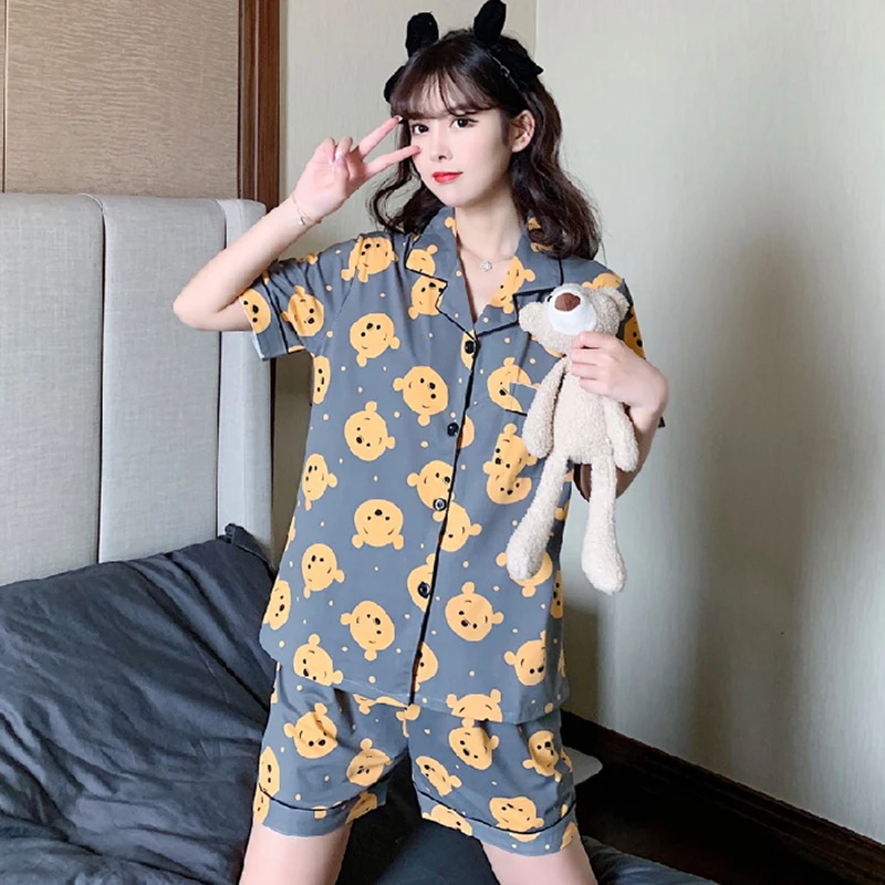 Women 2021 New Pajamas Women Summer Simulation Silk Thin Short-sleeved Shorts Cardigan Ladies Home Service Suit
Women 2021 New Pajamas Women Summer Simulation Silk Thin Short-sleeved Shorts Cardigan Ladies Home Service Suit