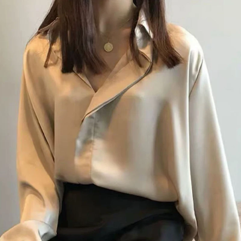 Женская атласная рубашка с длинным рукавом, однотонная элегантная офисная одежда с отложным воротником, корейские блузки, новинка 2021
Женская атласная рубашка с длинным рукавом, однотонная элегантная офисная одежда с отложным воротником, корейские блузки, новинка 2021