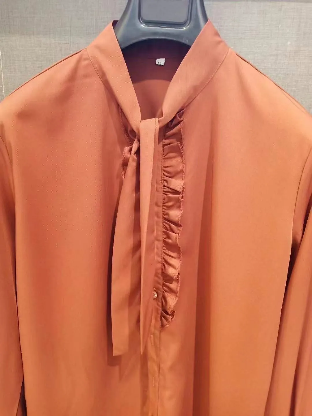 High quality non iron fashion casual orange men shirts loose and comfortable palace easy-care Lotus lace shirts man Korean style
High quality non iron fashion casual orange men shirts loose and comfortable palace easy-care Lotus lace shirts man Korean style