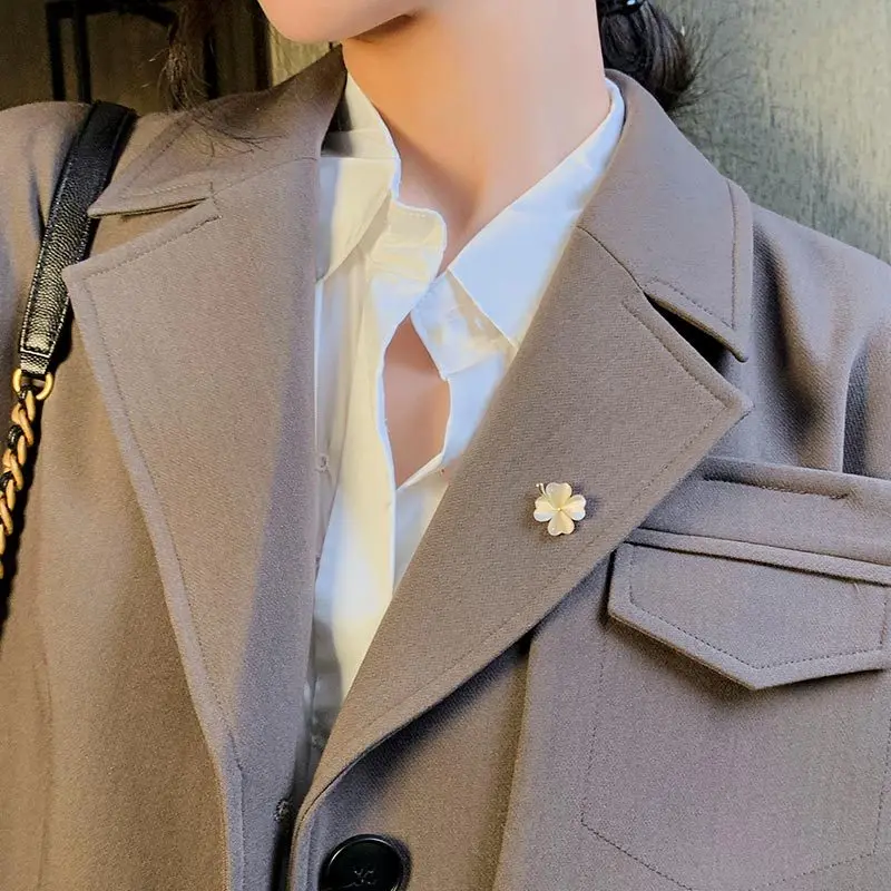 High-End Brooch, Light Luxury, Compact And Exquisite, Net Red Corsage, Fixed Buckle, Four-Leaf Clover, Metal Plated Clothing
High-End Brooch, Light Luxury, Compact And Exquisite, Net Red Corsage, Fixed Buckle, Four-Leaf Clover, Metal Plated Clothing