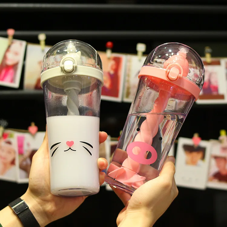Creative Cute Stirring Water Bottle Plastic Shaker Drinking Cup with Lid and Straw Portable Large Capacity Kids Mixing Tumbler
Creative Cute Stirring Water Bottle Plastic Shaker Drinking Cup with Lid and Straw Portable Large Capacity Kids Mixing Tumbler