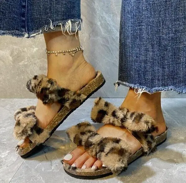 2020 flat home sandals Double-layer bowknot fox fur fashion one-line fur shoes plus size leopard print slippers
2020 flat home sandals Double-layer bowknot fox fur fashion one-line fur shoes plus size leopard print slippers