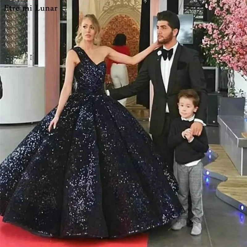 Dubai 2020 Luxury One Shoulder Wedding Dresses vestido fotos reais Sequined High-end Bridal Gown princess wedding dress WD30620
Dubai 2020 Luxury One Shoulder Wedding Dresses vestido fotos reais Sequined High-end Bridal Gown princess wedding dress WD30620