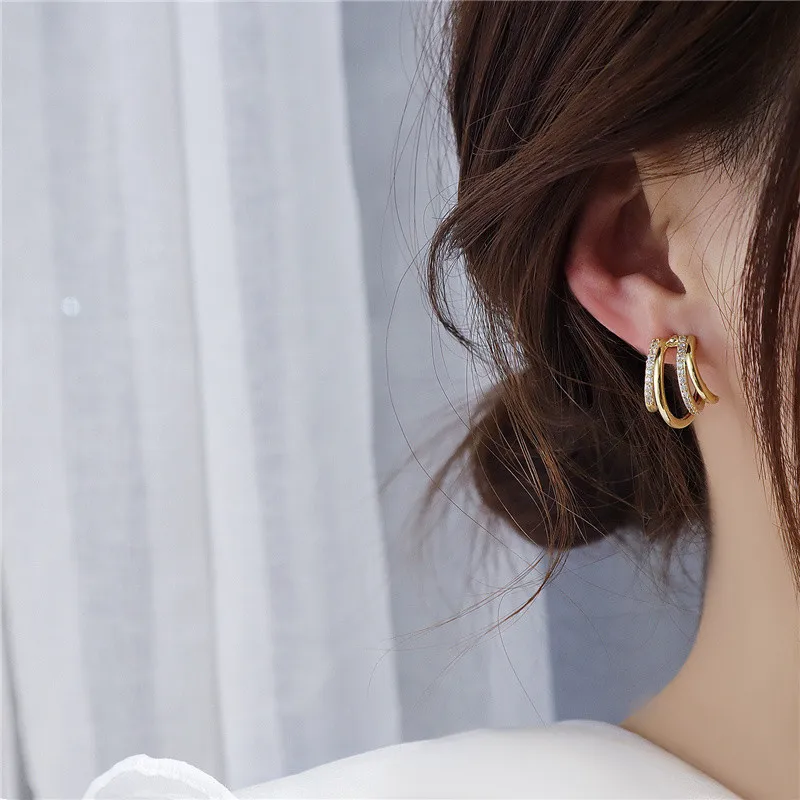 Fashion Geometric Bling Crystal Zircon 14K Gold Earrings Exquisite S925 Silver Needle Hoop Earring for Women Jewelry Pendant
Fashion Geometric Bling Crystal Zircon 14K Gold Earrings Exquisite S925 Silver Needle Hoop Earring for Women Jewelry Pendant