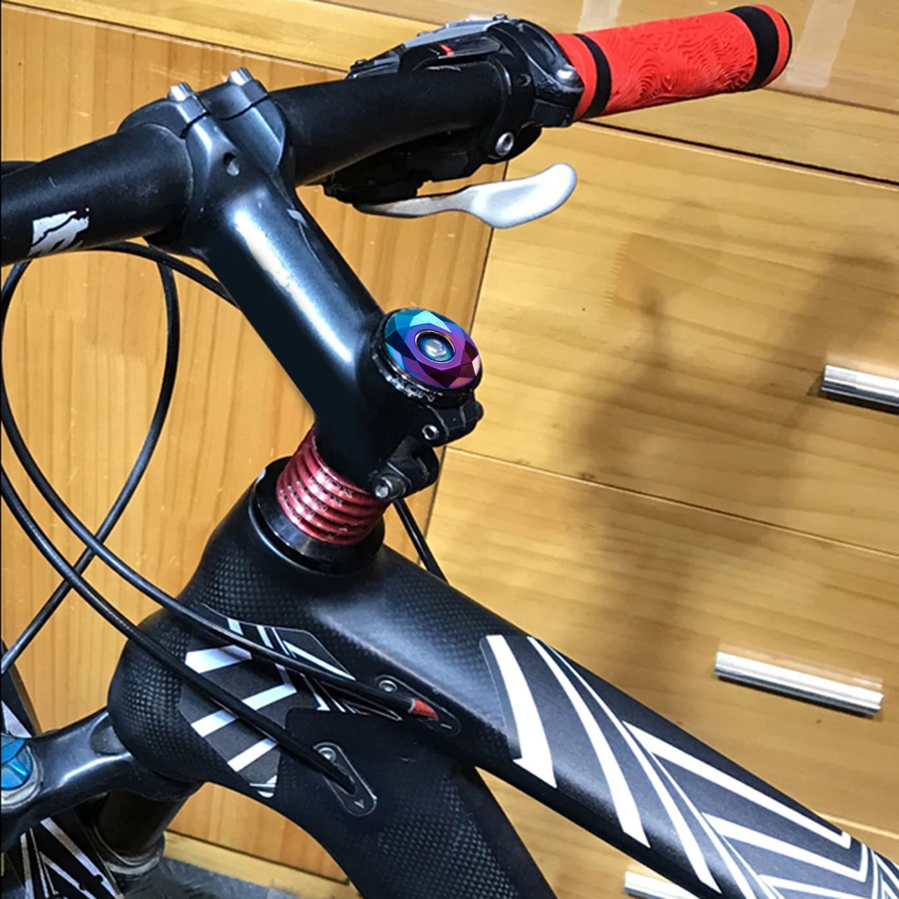 Bicycle Headset Top Cap with Bolts Aluminum Alloy Rainbow Color Mountain Bike Stem Top Cap Cover Headset Screws for MTB
Bicycle Headset Top Cap with Bolts Aluminum Alloy Rainbow Color Mountain Bike Stem Top Cap Cover Headset Screws for MTB