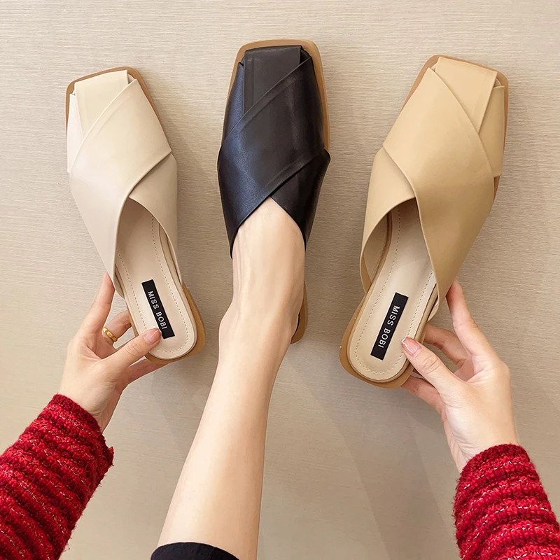 Luxury Beige Mules Shoes Women Slippers 2021 Fashion Square Toe Leather Slides Summer Black Khaki Casual Flat Slippers Women
Luxury Beige Mules Shoes Women Slippers 2021 Fashion Square Toe Leather Slides Summer Black Khaki Casual Flat Slippers Women