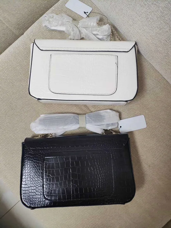2021 European and American Fashion Luxury New Willow Nail Underarm Bag Women's Single Shoulder Messenger Bag
2021 European and American Fashion Luxury New Willow Nail Underarm Bag Women's Single Shoulder Messenger Bag