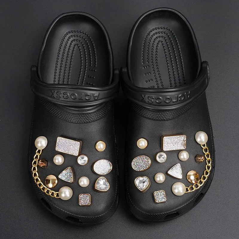1 Set Cute Croc Charms Brand Designer Shoes Charms JIBZ Bling Crocs Accessories Fashion Metal Buckle Shoe Decorations 2021 New
1 Set Cute Croc Charms Brand Designer Shoes Charms JIBZ Bling Crocs Accessories Fashion Metal Buckle Shoe Decorations 2021 New