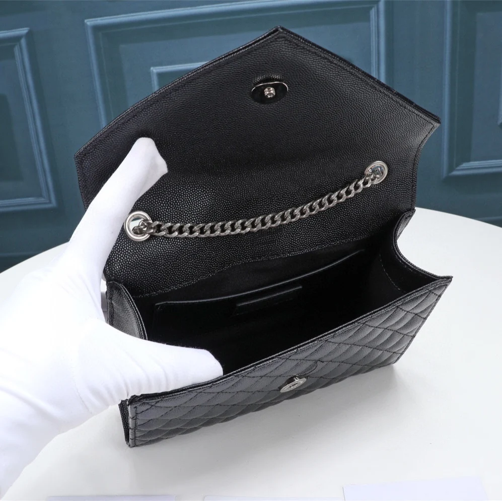 2021 stylish new leather envelope bag with logo diamond caviar bag is very wear-resistant chain bag messenger bag for women
2021 stylish new leather envelope bag with logo diamond caviar bag is very wear-resistant chain bag messenger bag for women