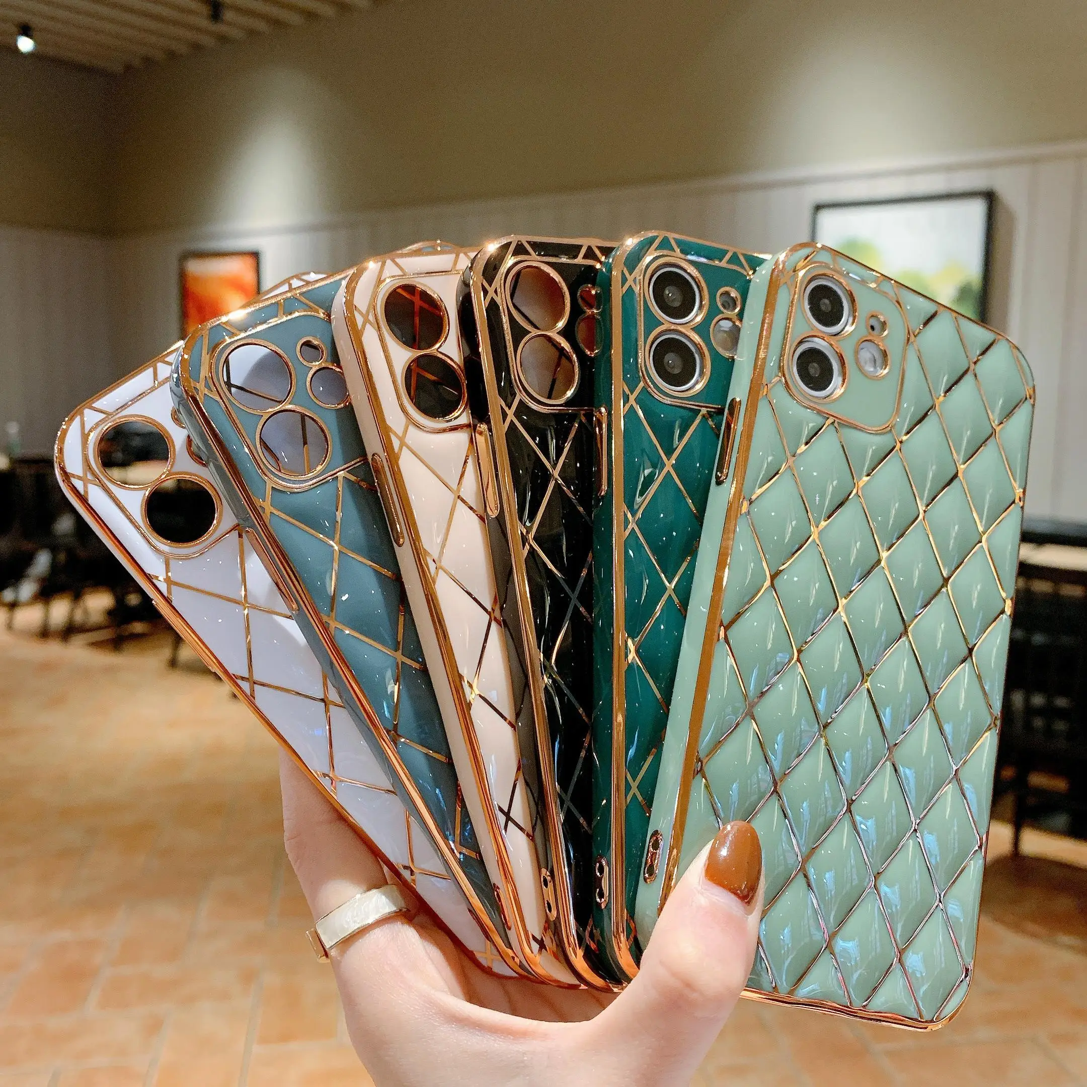 Case Luxury Gold Plated Diamond Electroplate Heart Bracelet Silicon Cover for iPhone 11 Pro Max 8 Plus 7 XR XS X SE 12 Pro Cases
Case Luxury Gold Plated Diamond Electroplate Heart Bracelet Silicon Cover for iPhone 11 Pro Max 8 Plus 7 XR XS X SE 12 Pro Cases