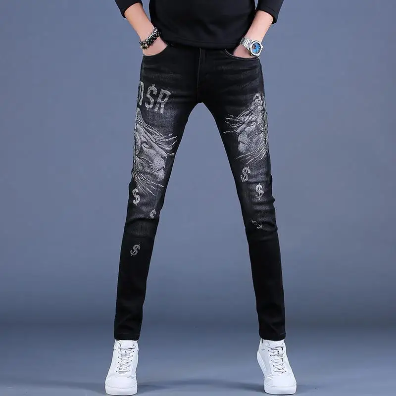 Men’s High Quality Slim-fit Stretch Denim Pants,Trendy Printing Black Jeans,Street Fashion Casual Jeans,Youth Cool Must;
Men’s High Quality Slim-fit Stretch Denim Pants,Trendy Printing Black Jeans,Street Fashion Casual Jeans,Youth Cool Must;