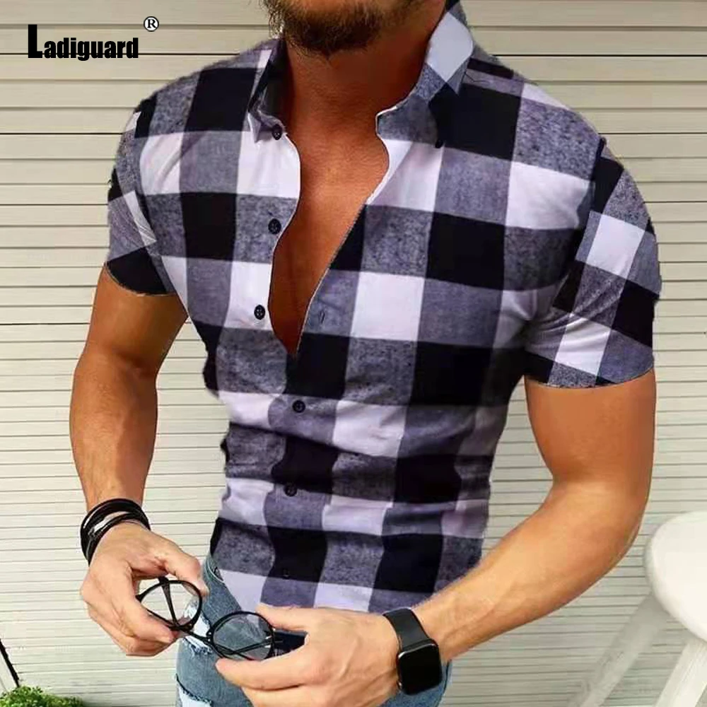 Ladiguard Plus Size Men T-shirt Sexy Mens Clothing 2022 Single-Breasted Top Streetwear Fashion Plaid Tee Shirt Casual Pullovers
Ladiguard Plus Size Men T-shirt Sexy Mens Clothing 2022 Single-Breasted Top Streetwear Fashion Plaid Tee Shirt Casual Pullovers