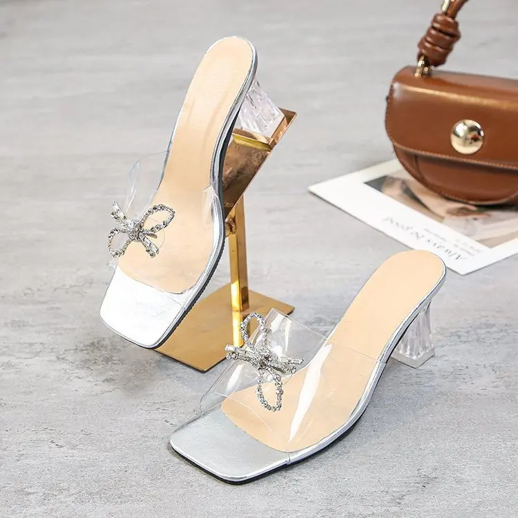 Shoes Lady Woman's Slippers Rubber Flip Flops Low Transparent Heel Slides Fashion Peep Toe Girl 2021 Hawaiian Glitter Luxury Fab
Shoes Lady Woman's Slippers Rubber Flip Flops Low Transparent Heel Slides Fashion Peep Toe Girl 2021 Hawaiian Glitter Luxury Fab