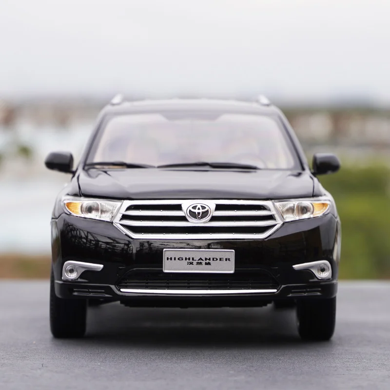 1/18 Alloy Die-casting Car Model Original GAC Toyota Highlander 2012 Adult Collection Toys for Children Family Display
1/18 Alloy Die-casting Car Model Original GAC Toyota Highlander 2012 Adult Collection Toys for Children Family Display