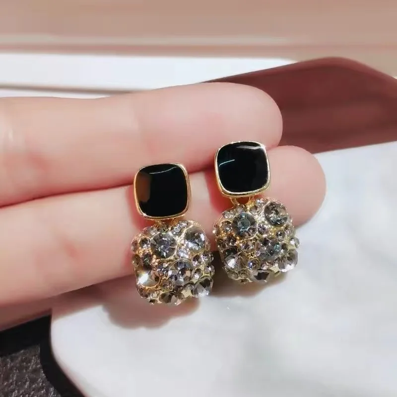 New Fashion 925 silver needle Cute stud earrings temperament all-match trend female high-end sense earrings (No.129-15)
New Fashion 925 silver needle Cute stud earrings temperament all-match trend female high-end sense earrings (No.129-15)