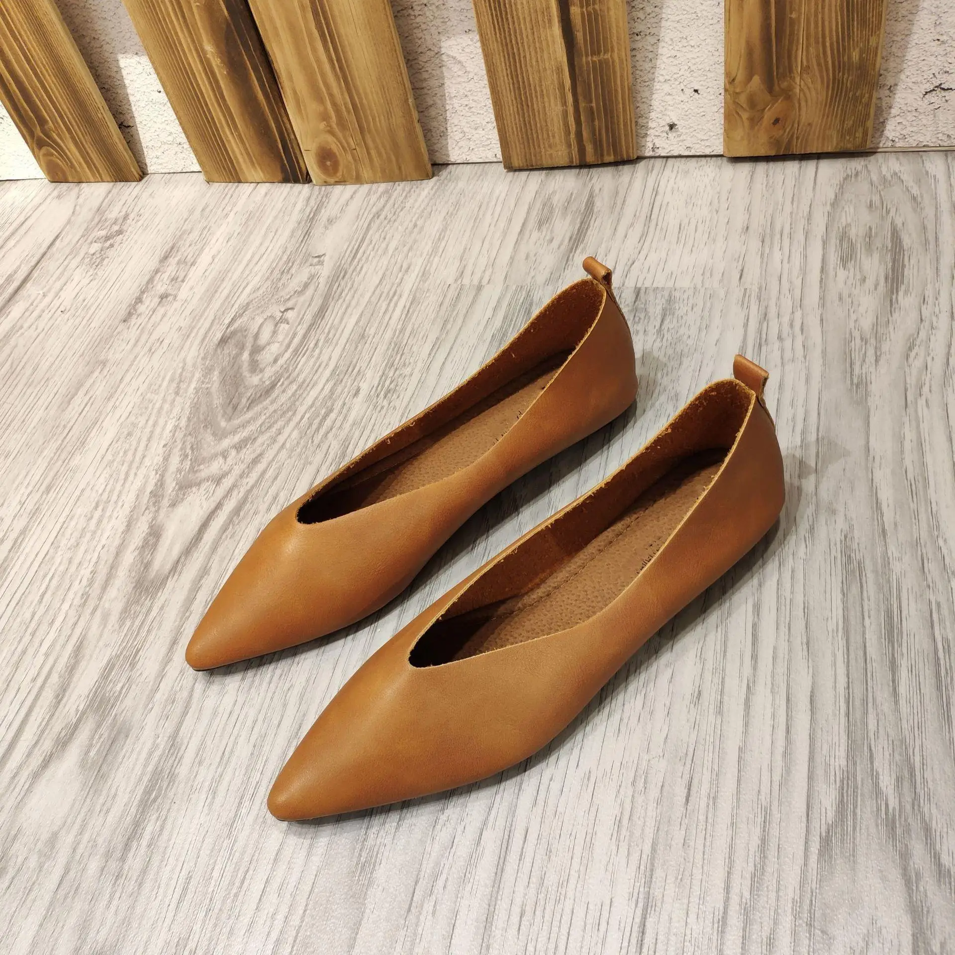 33 Autumn Flat Women's Single Shoes Genuine Leather Woman Flats Shoes Green Retro Pointed Shallow Mouth Female Large Size 43 44
33 Autumn Flat Women's Single Shoes Genuine Leather Woman Flats Shoes Green Retro Pointed Shallow Mouth Female Large Size 43 44