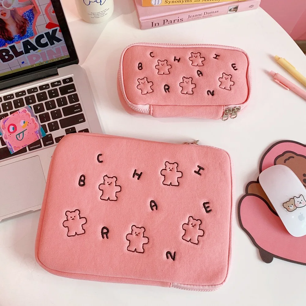 Bear Embroidery Tablet Case Sleeve Case for 9.7 10.5 11 Inch Laptop Girls Soft Travel Ipad Case Storage Bag Cute Clutch Handbag
Bear Embroidery Tablet Case Sleeve Case for 9.7 10.5 11 Inch Laptop Girls Soft Travel Ipad Case Storage Bag Cute Clutch Handbag