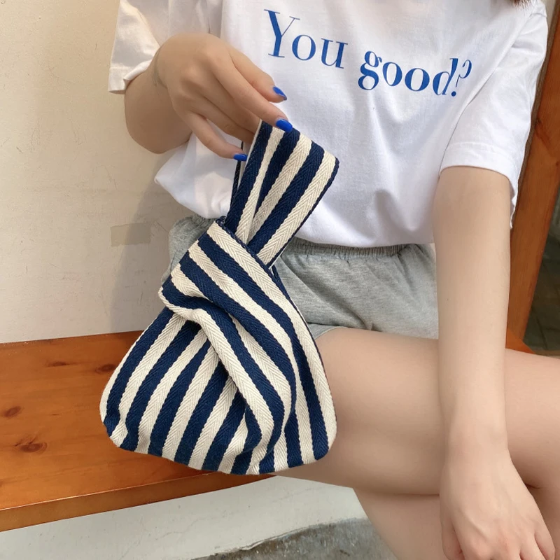 2021 New Summer Chic Simple Striped Canvas Brand All-Match Western Style Mini Women'S Change Walking Crooked Wrist Hand Bag
2021 New Summer Chic Simple Striped Canvas Brand All-Match Western Style Mini Women'S Change Walking Crooked Wrist Hand Bag