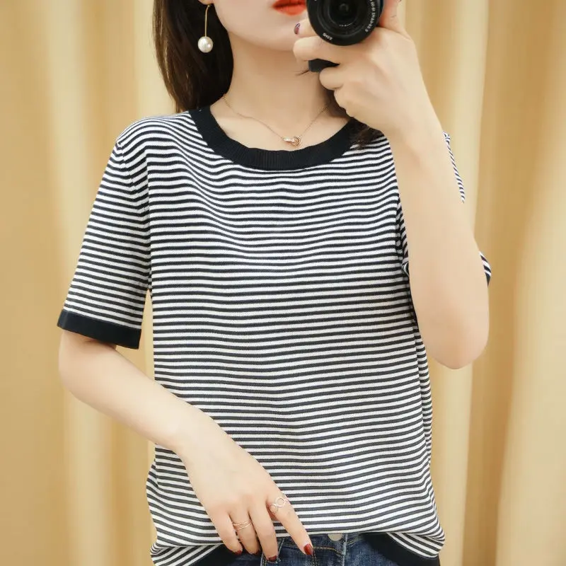 Round neck ice silk knitted T-shirt for women with short sleeve stripe loose new knitwear for summer wear
Round neck ice silk knitted T-shirt for women with short sleeve stripe loose new knitwear for summer wear