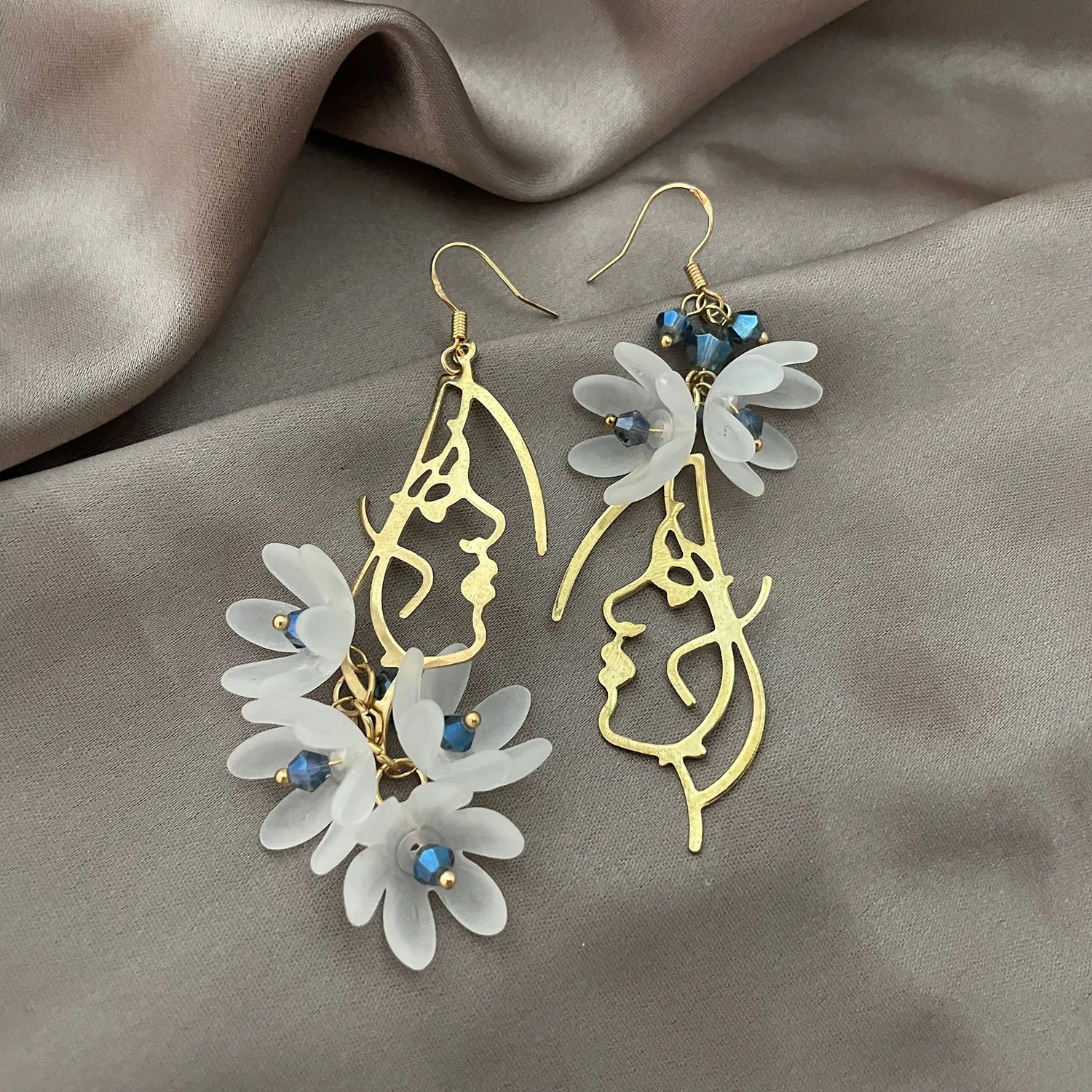 Delicate Rose Flower Long Asymmetrical Crystal Tassel Drop Earring For Women Figure Earrings Korean Girl Temperamental Jewelry
Delicate Rose Flower Long Asymmetrical Crystal Tassel Drop Earring For Women Figure Earrings Korean Girl Temperamental Jewelry