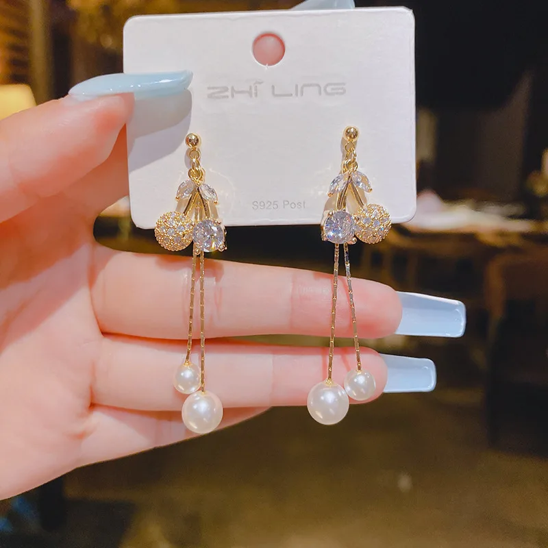 Shiny Cherry Pearl Long Tassel Dangle Earrings For Women Drop Earrings Contracted Sweet Modelling Earrings 2021 Korean Fashion
Shiny Cherry Pearl Long Tassel Dangle Earrings For Women Drop Earrings Contracted Sweet Modelling Earrings 2021 Korean Fashion
