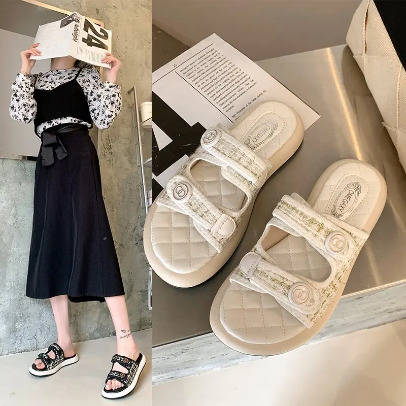 Woman Pu Casual Casual Flip Flops Outdoor DesignerLatest Fashion Slides Women Luxury Brand Vacation Beach Slippers Women Shoes
Woman Pu Casual Casual Flip Flops Outdoor DesignerLatest Fashion Slides Women Luxury Brand Vacation Beach Slippers Women Shoes