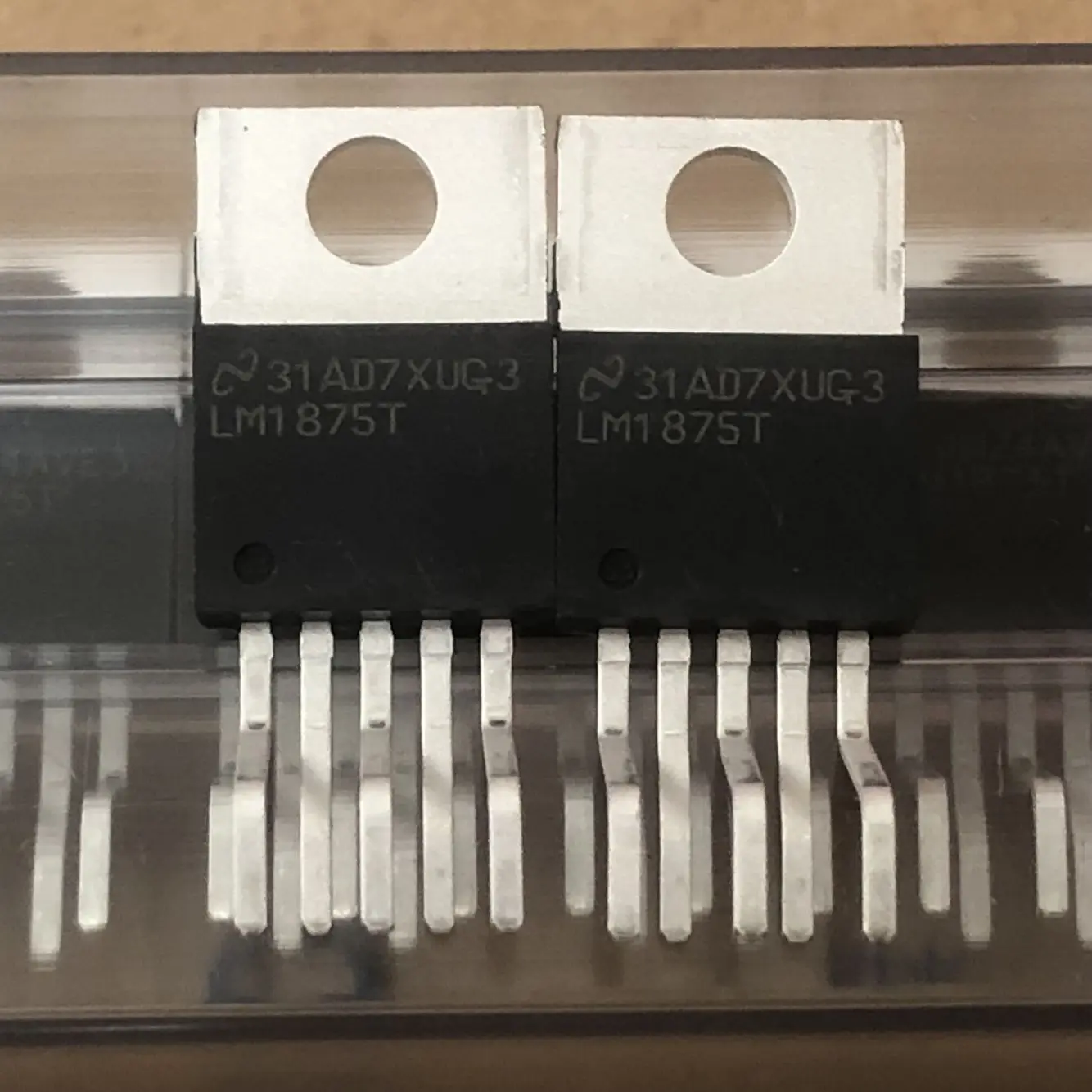 LM1875T TO-220-5 20 Вт 
LM1875T TO-220-5 20 Вт