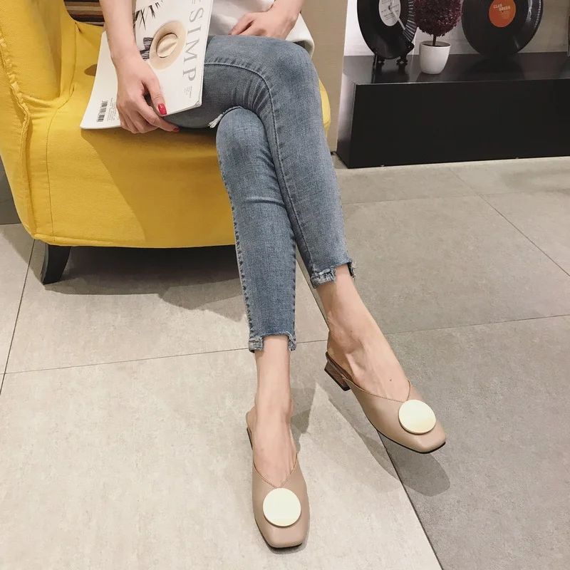 Ladies Baotou Slippers Summer New Style Comfortable Square Toe with Metal Decoration Muller Shoes Fashion Casual Seaside Shoes
Ladies Baotou Slippers Summer New Style Comfortable Square Toe with Metal Decoration Muller Shoes Fashion Casual Seaside Shoes