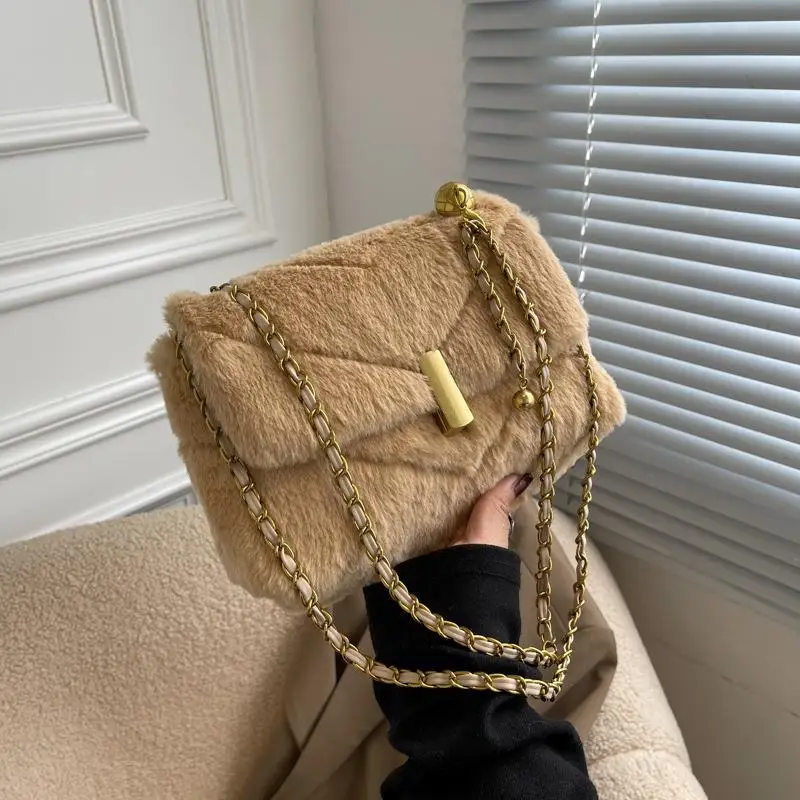 New simplicity Vintage Winter Fashion High Quality Trend Plush Chain Designed Shoulder Bag Female Luxury Handbags
New simplicity Vintage Winter Fashion High Quality Trend Plush Chain Designed Shoulder Bag Female Luxury Handbags