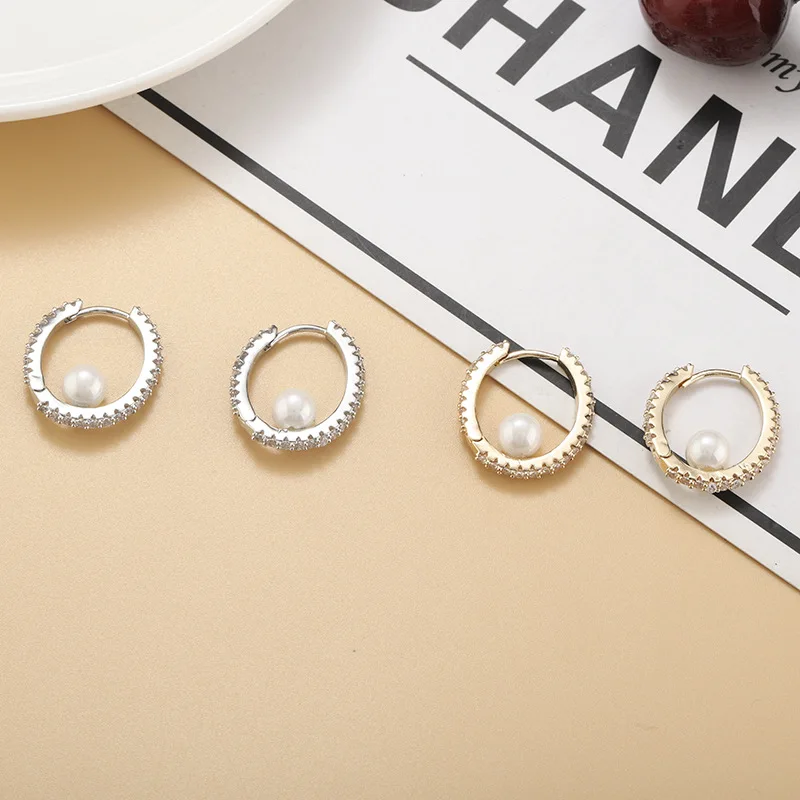 Korean version of jewelry fashion small fresh and sweet cute pearl zircon earrings female exquisite full diamond geometric round
Korean version of jewelry fashion small fresh and sweet cute pearl zircon earrings female exquisite full diamond geometric round