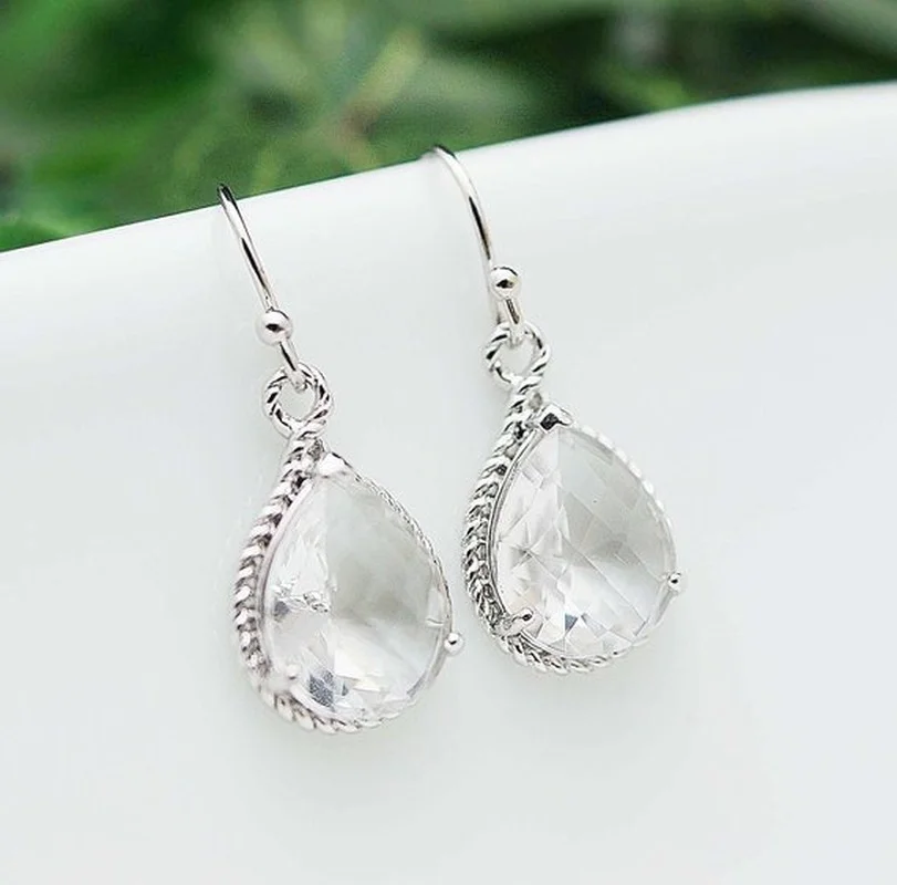Fashionable and Exquisite 925 Sterling Silver Water Drop Type Women's Earrings Engagement Accessories
Fashionable and Exquisite 925 Sterling Silver Water Drop Type Women's Earrings Engagement Accessories