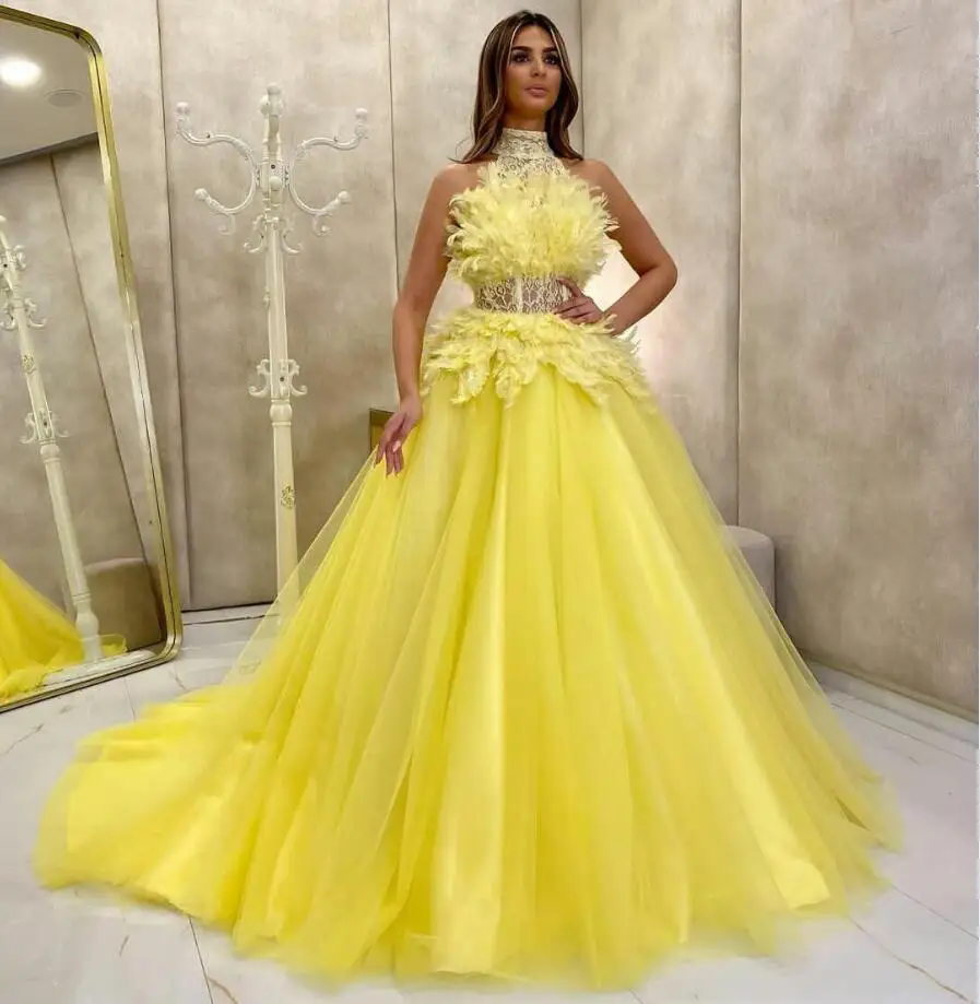 Charming Yellow Evening Dresses 2021 A Line Feather Lace High Collar Long Prom Gowns Illusion Zip Back Dubai African Party
Charming Yellow Evening Dresses 2021 A Line Feather Lace High Collar Long Prom Gowns Illusion Zip Back Dubai African Party