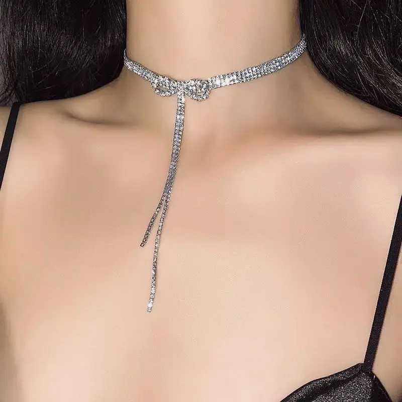 Si Dong fashion exquisite elegant tassel necklaces women's shiny pendants bow fringed necklace jewelry as a party gift
Si Dong fashion exquisite elegant tassel necklaces women's shiny pendants bow fringed necklace jewelry as a party gift